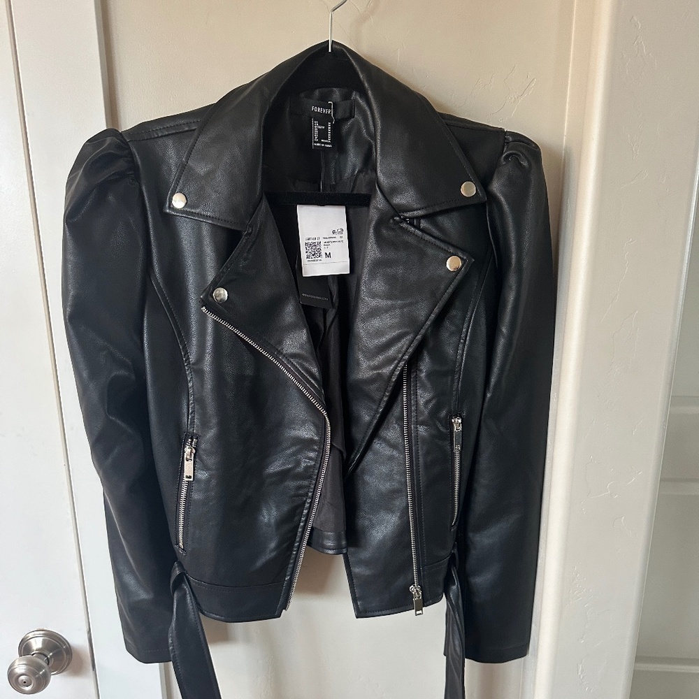 Faux leather puff sleeve moto jacket new with tags size Medium
